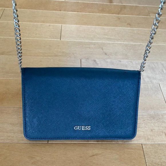 Guess  crossbody purse - Picture 1 of 4
